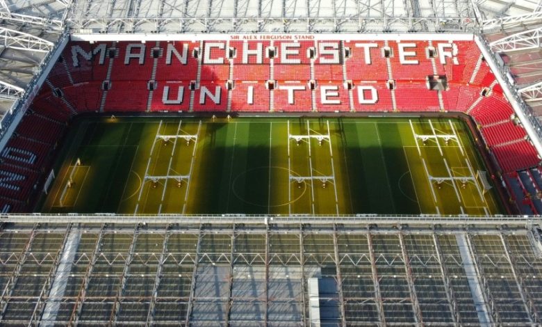 Manchester Utd owners consider selling club