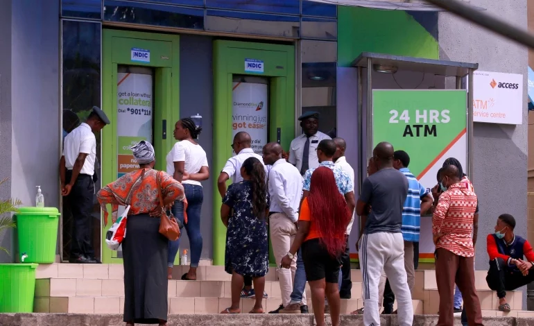 Nigeria imposes restrictions on weekly cash withdrawals