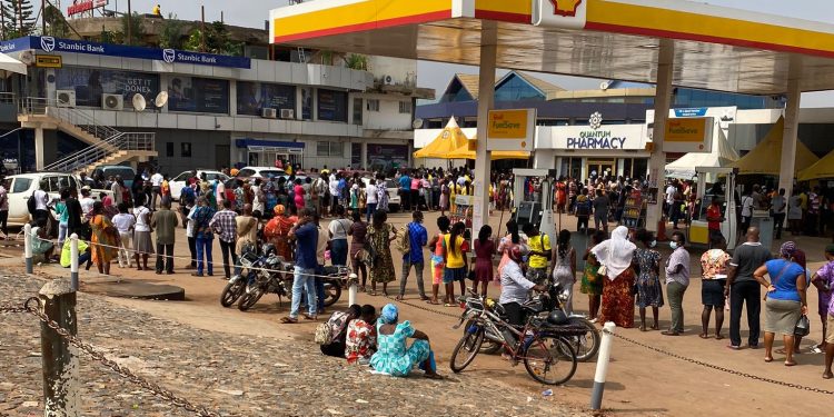 Kumasi: Police officers deployed to SIM registration centers over chaos