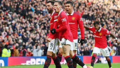 Man United makes stunning comeback to beat City