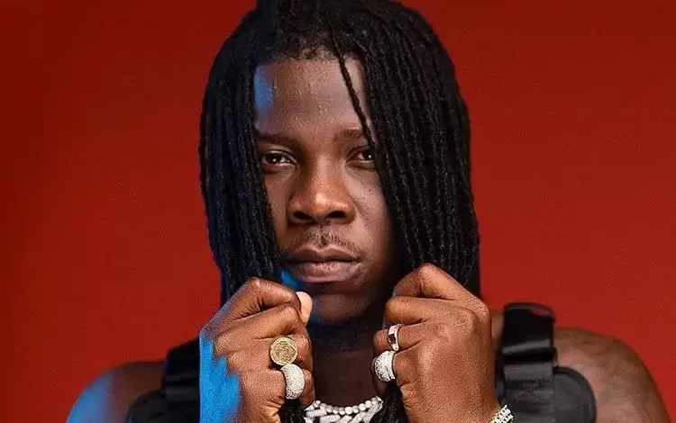 Stonebwoy's manager’s phone gets stolen during Berekum concert