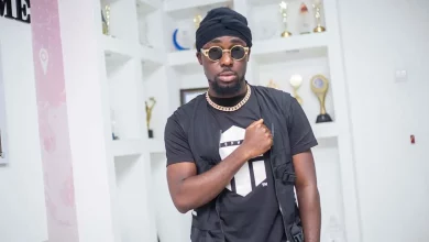 Teephlow loses father