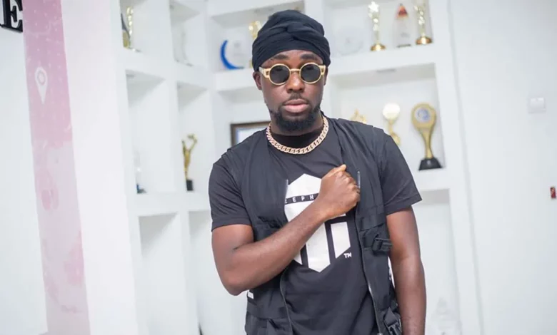 Teephlow loses father