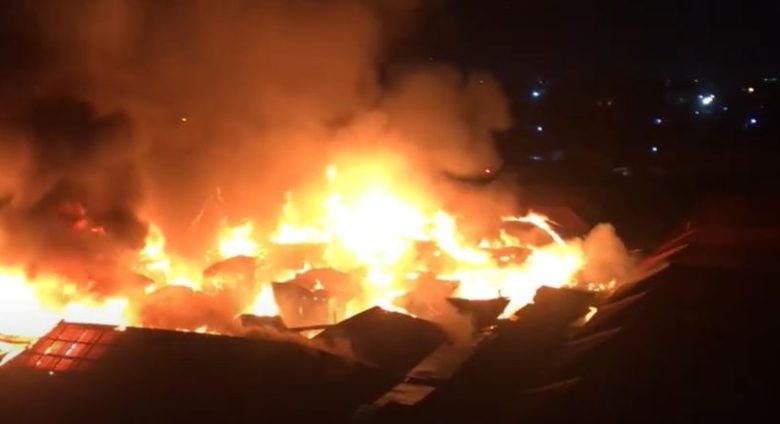 Fire engulfs shops at Madina-Ritz Junction (VIDEO)