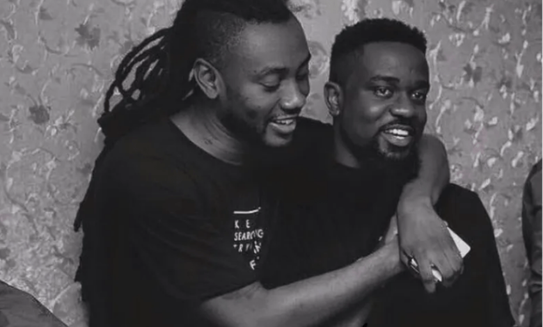 Pappy Kojo performs Sarkodie’s ‘Try Me’ at an event (VIDEO)