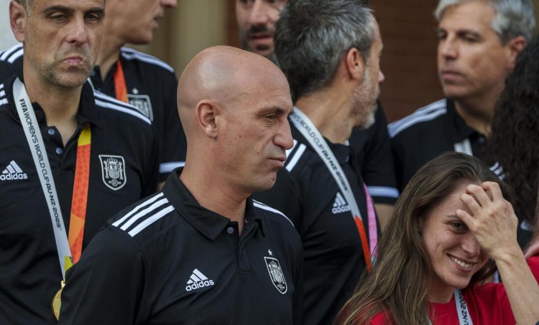 Spain coaching staff resign over Jenni Hermoso kiss