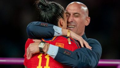 Luis Rubiales: Spanish FA president apologises for kissing Jenni Hermoso after Spain's World Cup win