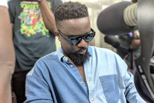 It’s about time Tema motorway gets fixed – Sarkodie joins campaign