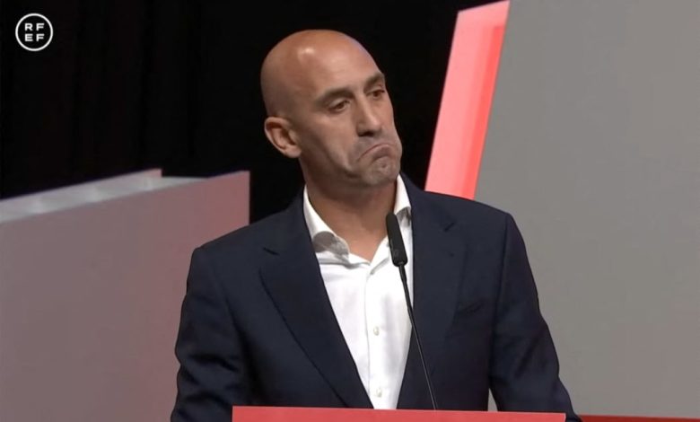 Luis Rubiales resigns as Spanish FA president over Jenni Hermoso kiss