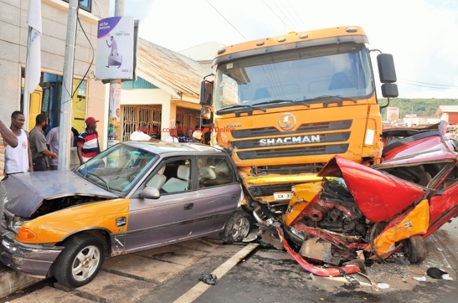 Ho-Bankoe: Tipper truck crashes several cars due to brake failure